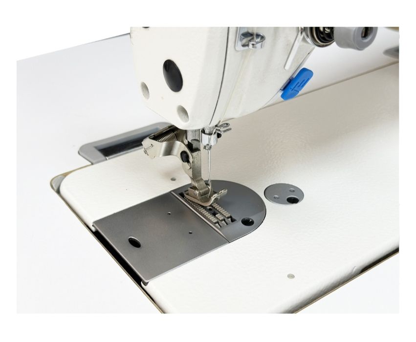 Продам швейную машинку