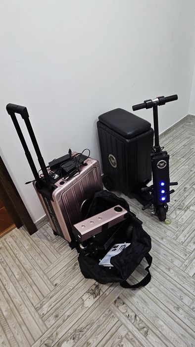 Troler Electric / Bagaj Inteligent cu Trotinetă (Ride-On) – Roz Auriu & Negru