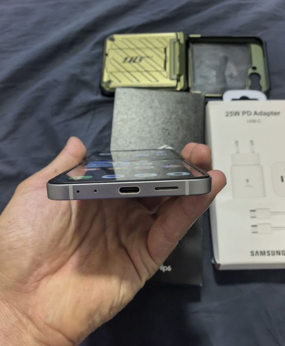 Samsung Galaxy z flip 6 95% capacitatea bateriei