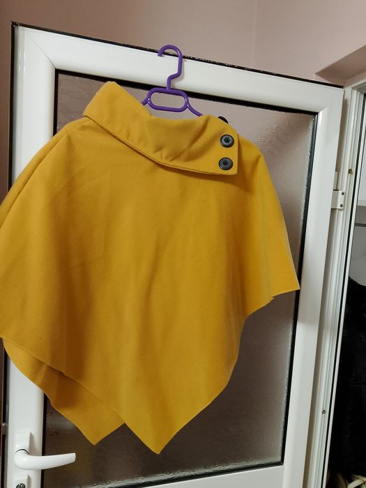 Дамско пончо цветя горчица  Ново