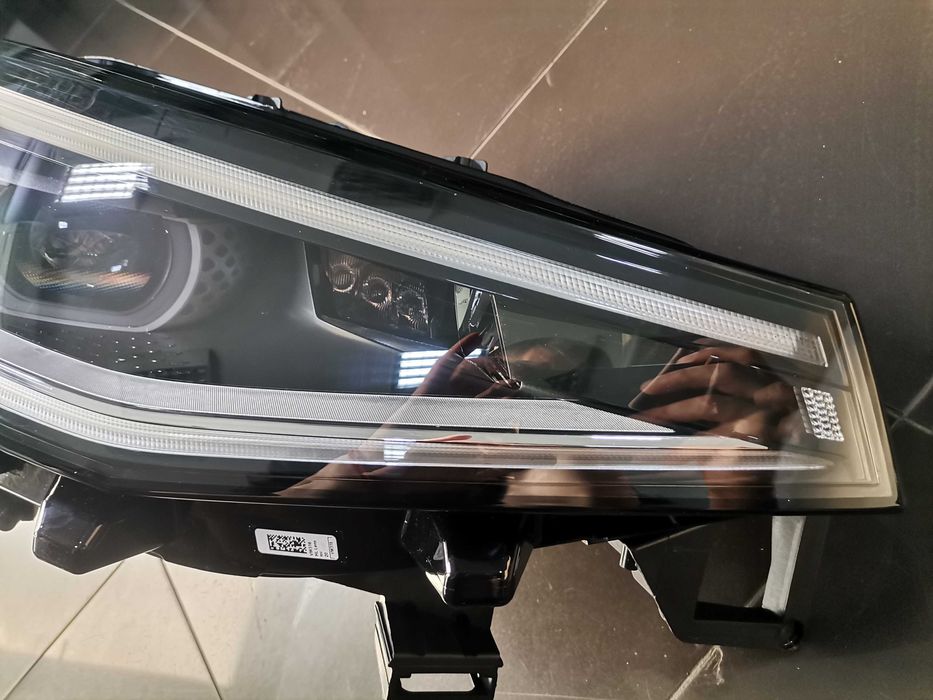 Matrix Фарове Фар Ляв + Десен VW ID4 ID.4 Full Led 11B941035 11B941036