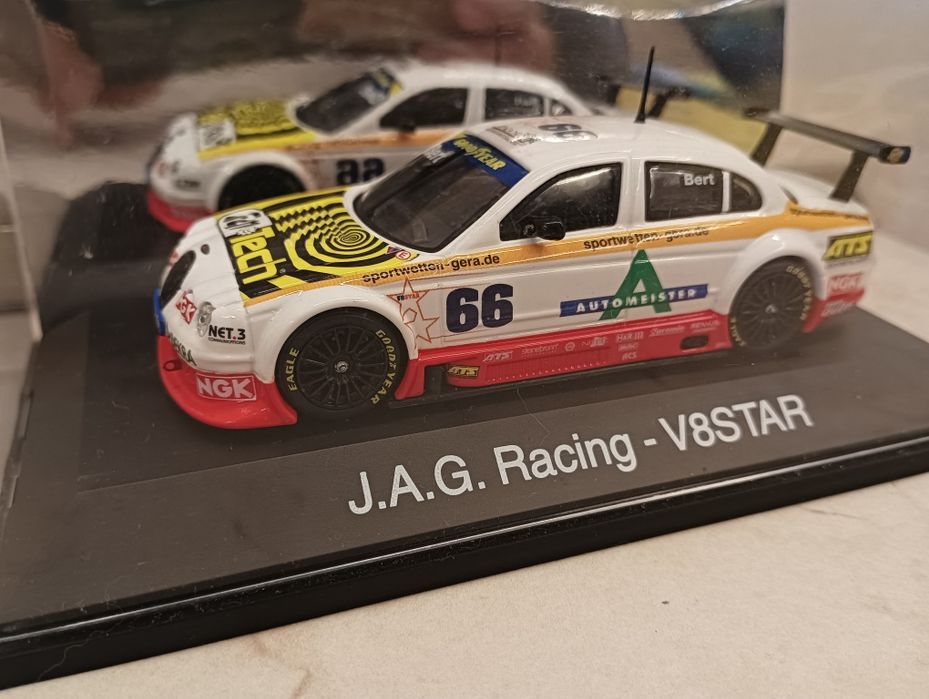 Умалeни макети мащаб 1:43