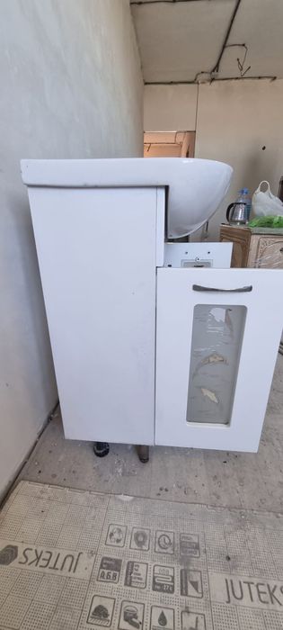 Раковина с тумбой