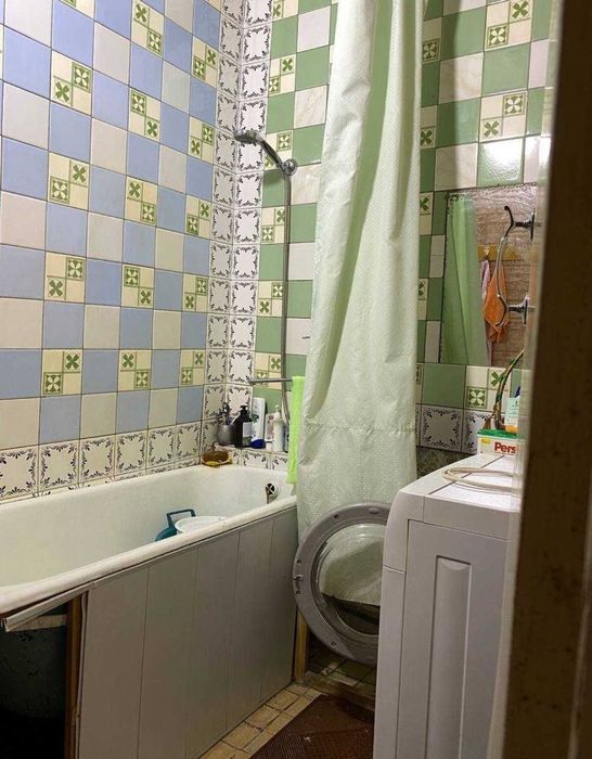 Срочно Продаётся Мирабад Саракулька 5/5/5 без ремонта без мебелья !