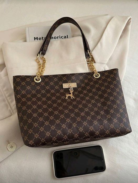 Чисто нова модерна дамска чанта !