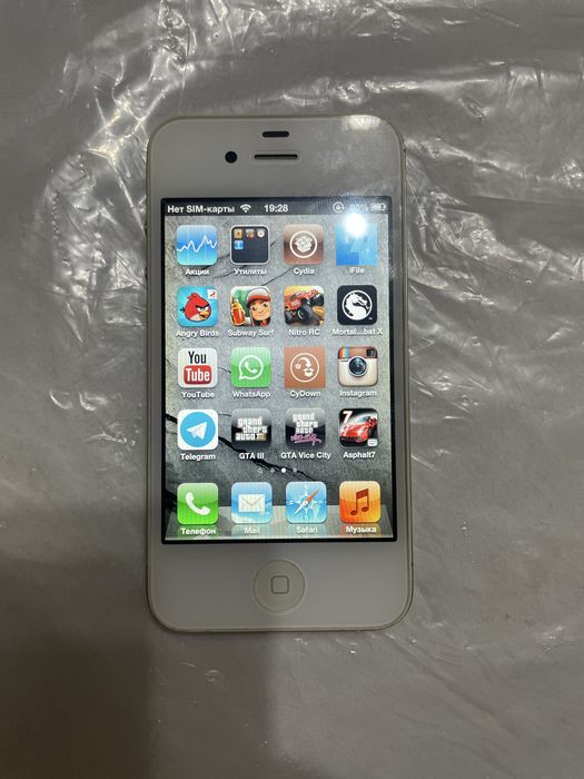 Срочно продаю IPhone 4s