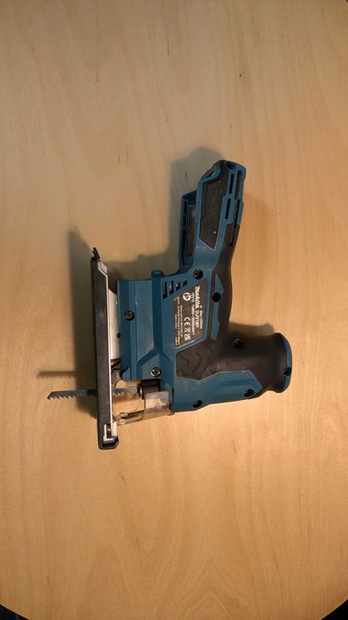 Fierestrău pendular Makita DJV185