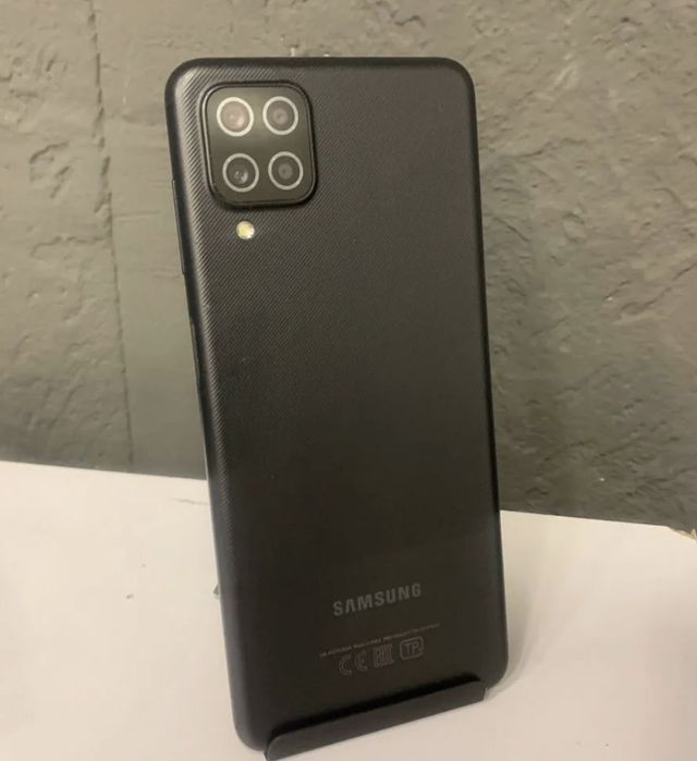 Продаю Samsung Galaxy A12 (32 ГБ)