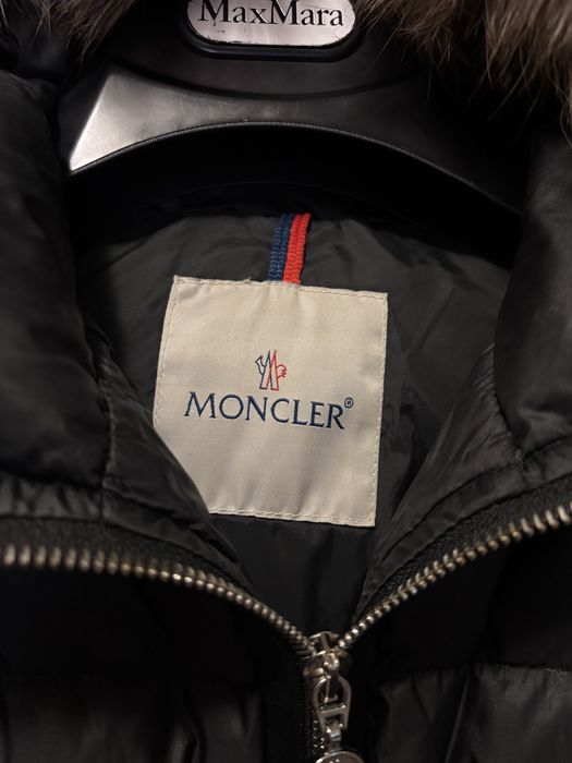 Якетакожени и пух Moncler, елек Ermanno Scervino