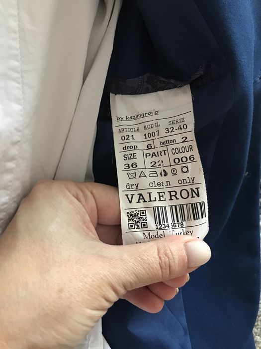 Әр түрлі заттар киімдер бар