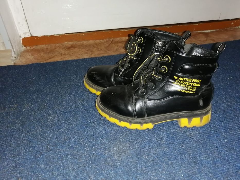 Продам детскую обувь