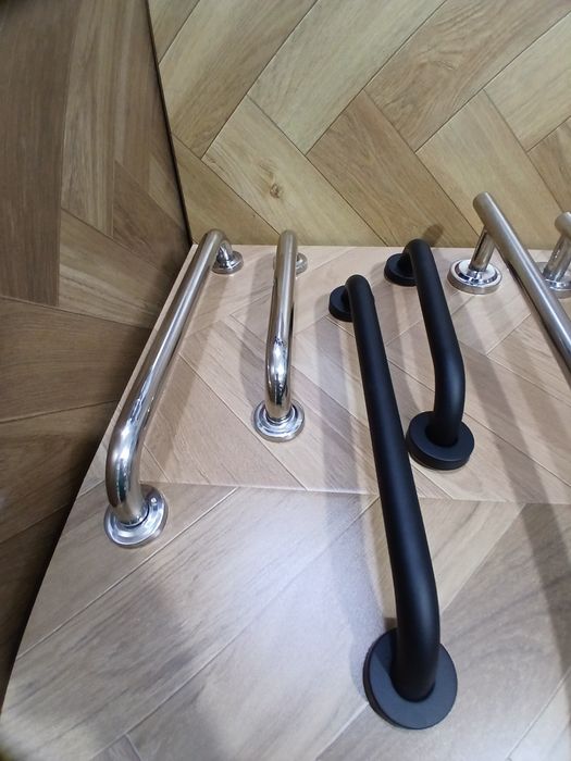 Poruchin . Vanna va hojathona uchun ushlagich.