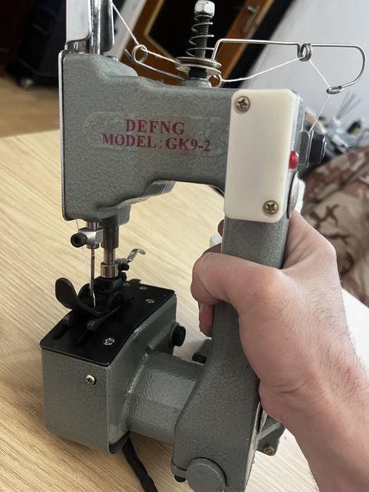 Masina de cusut saci