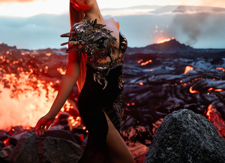 Бална рокля с дракон от камъни