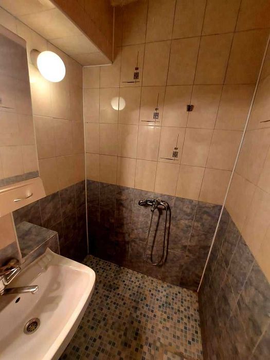 Дава се под наем Тристаен апартамент в Бургас, Изгрев - 100 кв.м за 127.5 € - Снимка #7