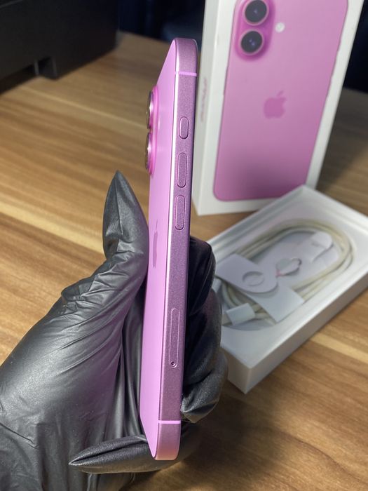 iPhone 16 • 128 GB • Pink