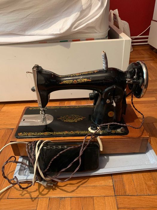 Masina cusut electrica ruseasca tip Singer, aproape noua!!!