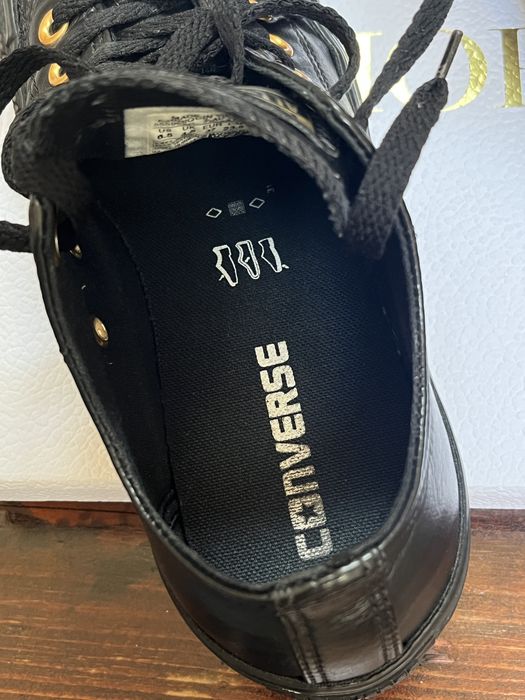 Converse teniși 'low', negri din piele vegană, accente aurii