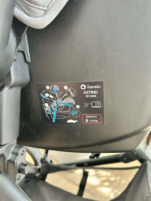 Vând cărucior Lionelo 3 in 1