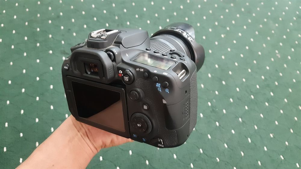 Canon 90D. Sotiladi.