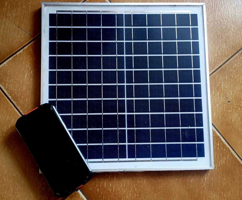 Соларно зарядно 5V DC за мобилни устройства.