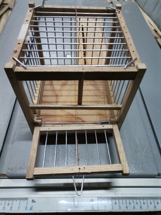 Дървени клетки и капани за птици