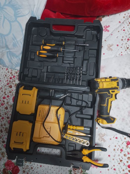 Bormașină cu accesorii