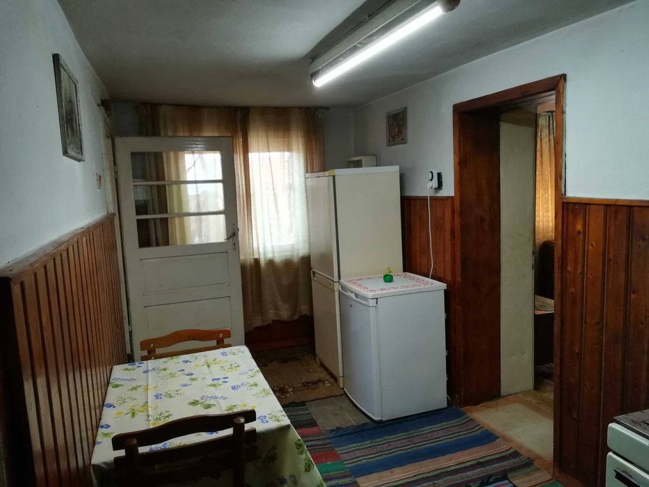 Масивна двуетажна къща с гараж в гр. Шивачево