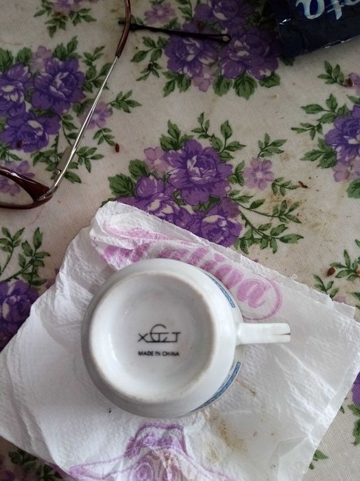 Сервиз за кафе-античен с 6 чаши и 6 чинийки