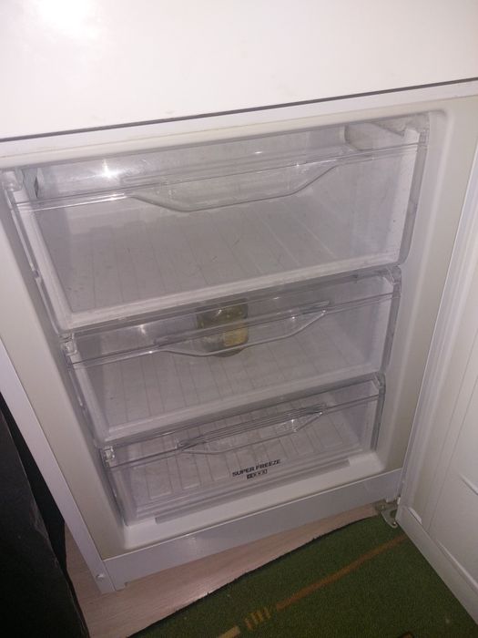 Продам холодильник indesit