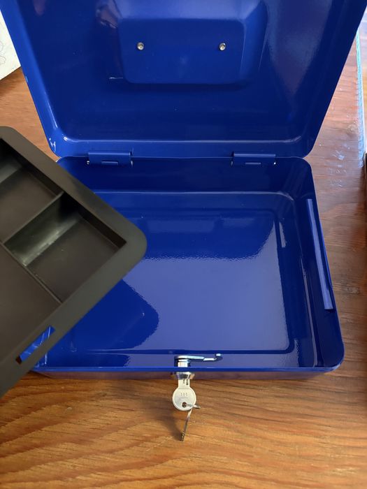 Сейф ключевой замок