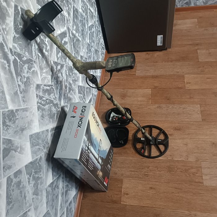 Продам металлоискатель Эквинокс 800.