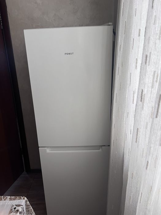 Холодильник Indesit