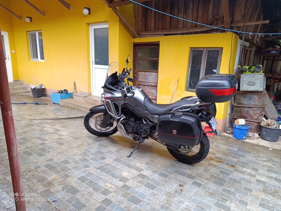 Honda Trasalp 750 anul 2023, 17000 km, manuală