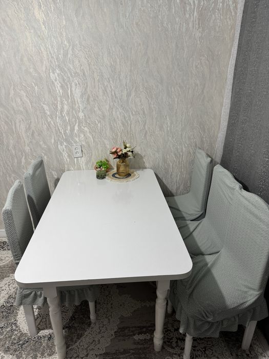 Кухонный стол и стулья