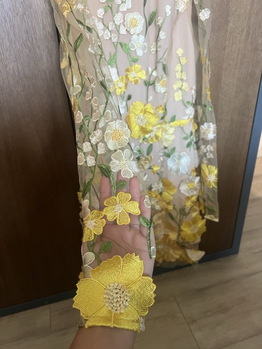 Рокля с 3D цветя