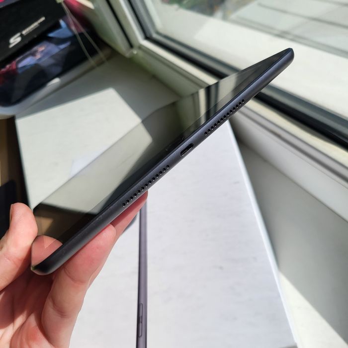 iPad (9th Generation) Wi-Fi + Apple pencil ( 1st Generation )