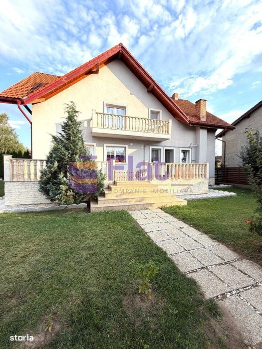 Casă spațioasă și elegantă cu teren  – Sânpetru