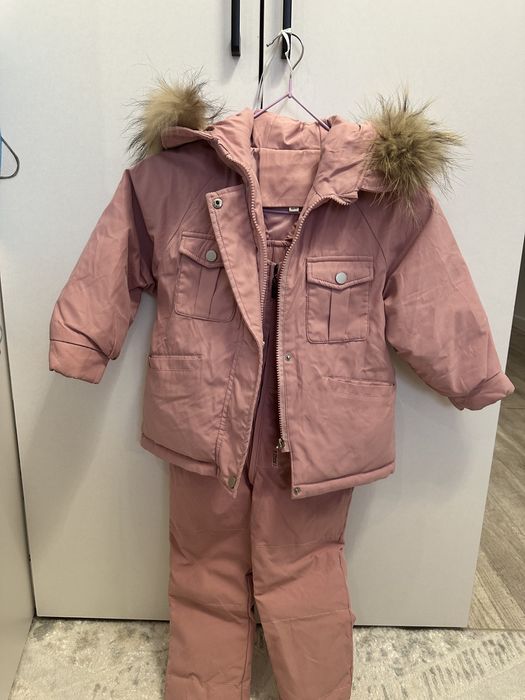 Продам детские комбинезоны и куртки