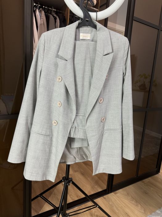 Костюмы с брюками