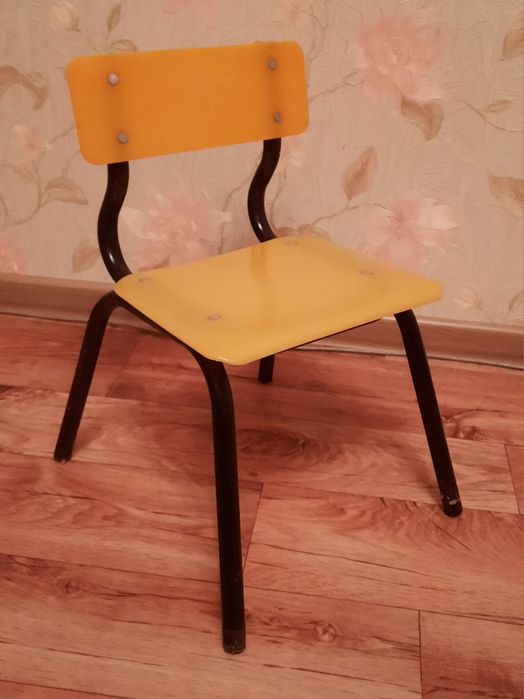 Детский стульчик.