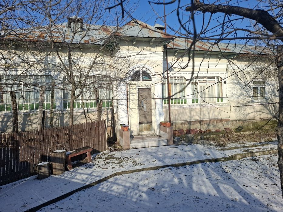 Casa la curte Lalosu  Portaresti Valcea de vanzare
