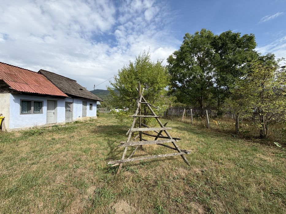 TEREN 3.898 mp + Căsuță | Sboghițești – Nucșoara, Argeș | Zonă de munte, liniște și peisaje deosebite | 39.999 €