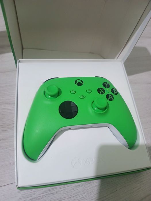 Vând maneta controller Xbox Wireless Premium (Velocity Green) USB
