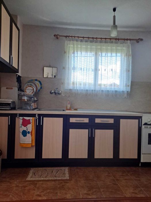 Продавам Двуетажна къща с овощна градина