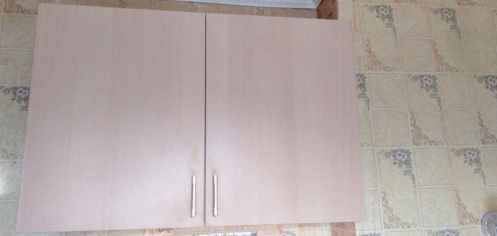 Продам шкафы и стол .