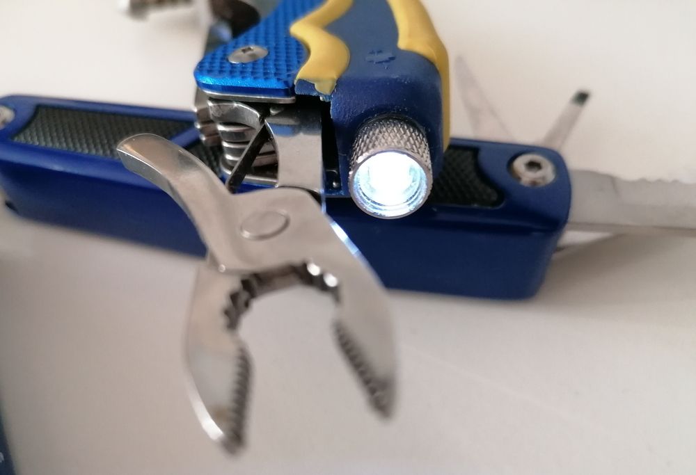 Unealtă multifuncțională.. Multi tool