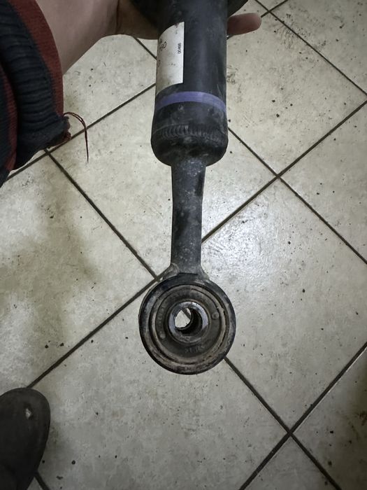 Амортизатор передний правый