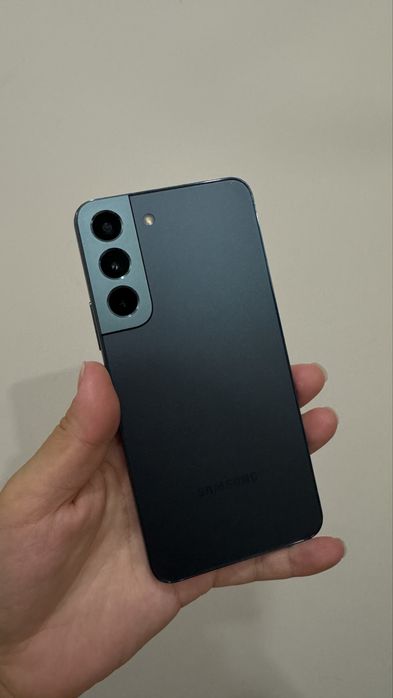 Samsung S22 в идеальном состоянии