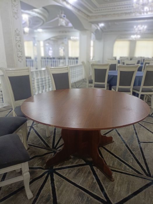 Stol sotiladi yaxshi holatda